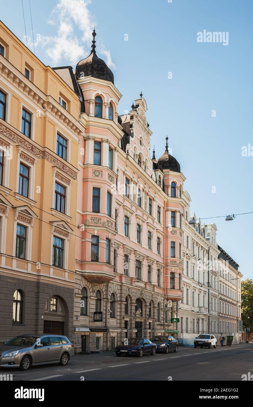 RIGA, LETTLAND - September 01, 2014: Riga Art Nouveau (Jugendstil), rosa Haus mit Erkern und Türmchen auf Elizabetes-straße (Elizabetes iela), 6. Stockfoto