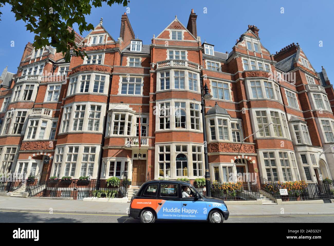Carlos Place und Black Cab, Mayfair, London, Vereinigtes Königreich Stockfoto