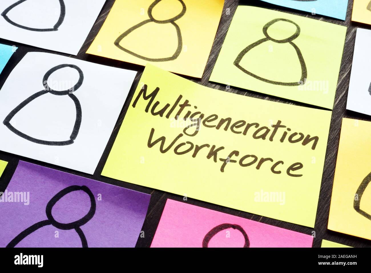 Multigeneration Mitarbeiter Konzept. Mehrfarbige memo Sticks mit Zahlen. Stockfoto
