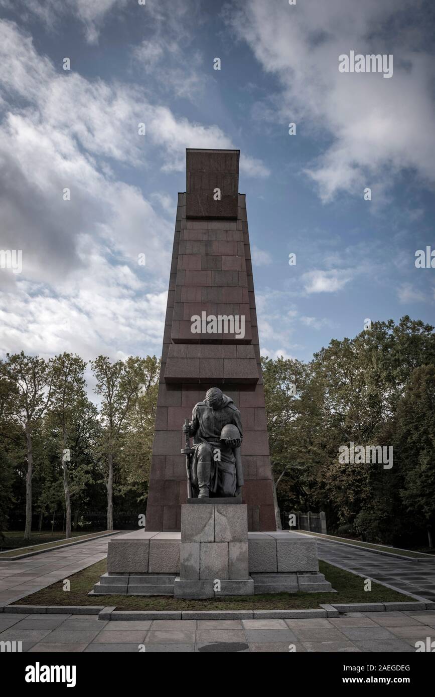 Die sowjetische Kriegsdenkmal und Friedhof im Treptower Park, Berlin, Deutschland Stockfoto