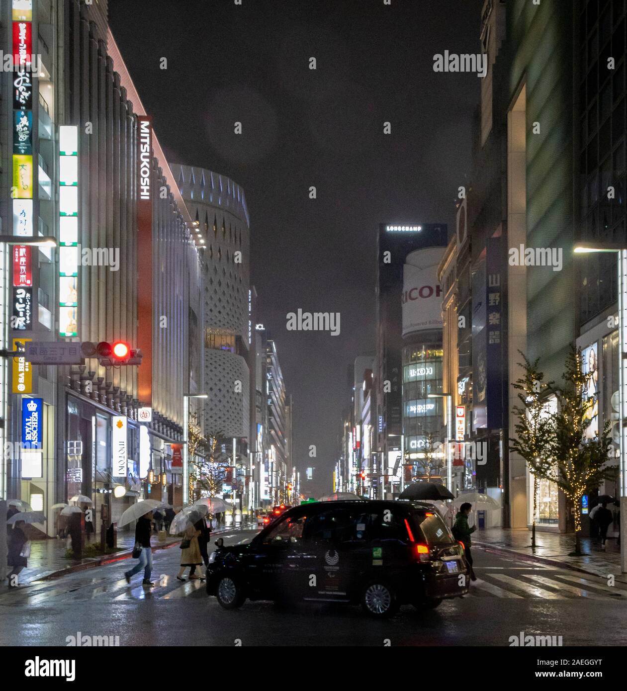 Blick auf die Stadt, Ginza Chuo, 3-Chome - 6, Tokyo, Japan, an regnerischen November Nacht Stockfoto