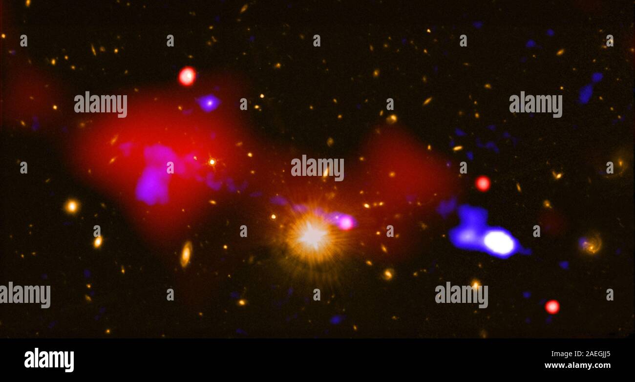 Astronomen haben ein schwarzes Loch, das die Geburt von Sternen über einen phänomenalen Abstand von mehr als einer Million Licht geweckt haben kann - Jahre aufgedeckt und über mehrere Galaxien. Dies ist ein seltenes Beispiel für positives Feedback, wo ein schwarzes Loch ist ihr Star Formation anzuspornen, sie nicht verdrängen. Dieses Bild, am 26. November 2019 freigegeben, und von den Forschern mit Röntgenstrahlen von Chandra entdeckt, die Radiowellen aus dem VLA und das optische Licht von bodengestützten Teleskopen, enthält ein schwarzes Loch, das Auslösen ist ein Stern Ausbildung über die längste Strecke überhaupt gesehen. NASA/UPI Stockfoto