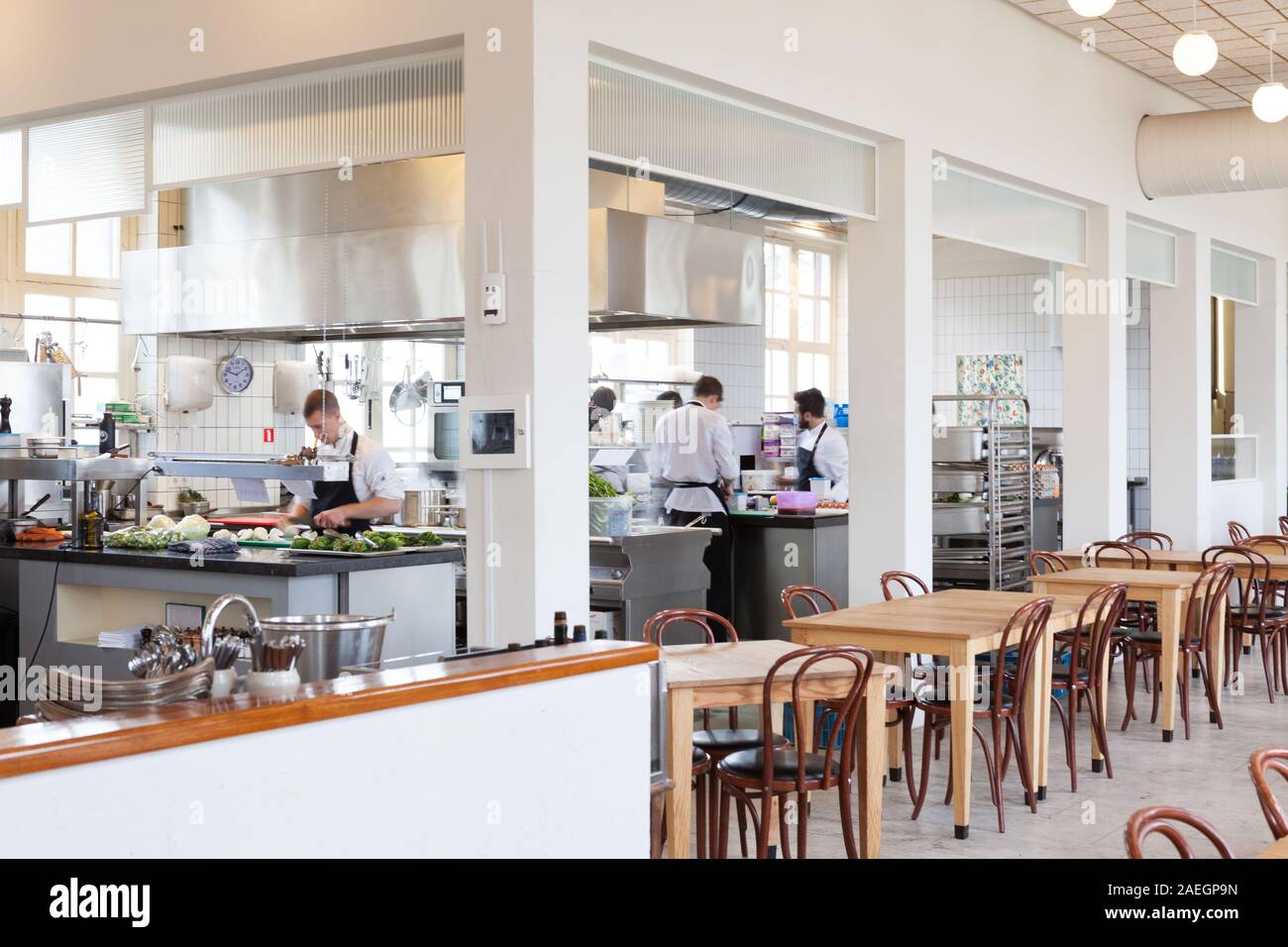 Innenbereich des Restaurants Scheepskameel, Amsterdam, Niederlande Stockfoto