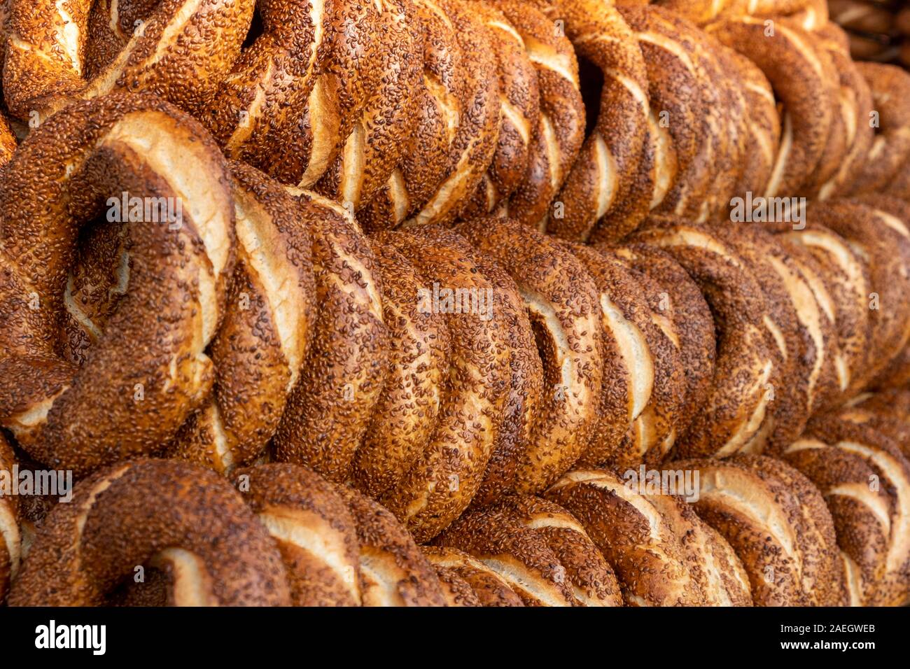 Simit. Türkische Bagel, Gebäck, Fast Food und Snacks Stockfoto
