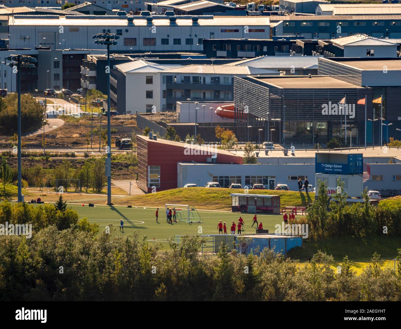 Fußball-Praxis für einen lokalen Verein in einem Vorort von Reykjavik, Island Hafnarfjordur Stockfoto