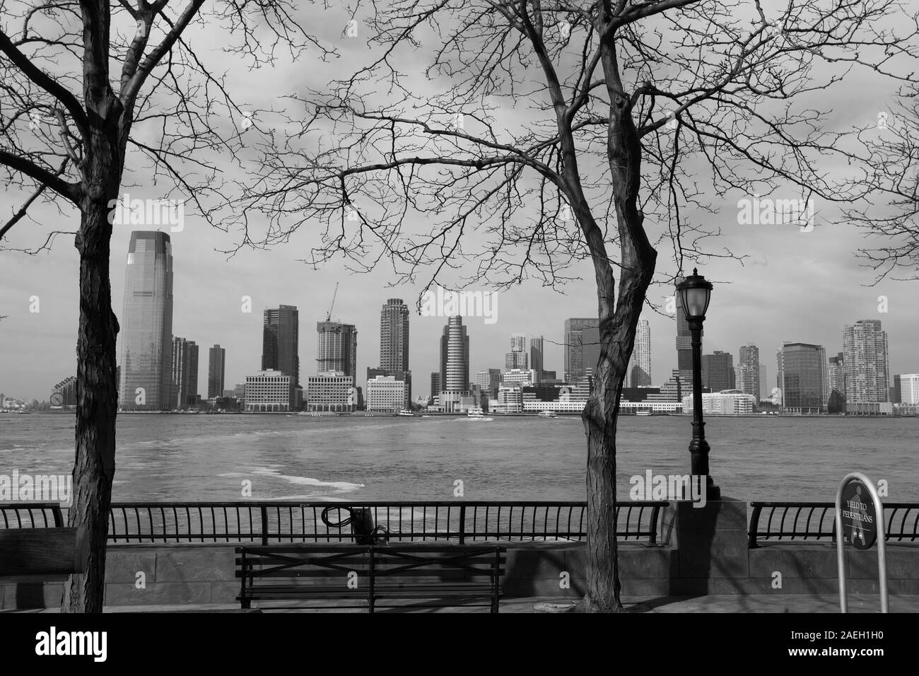 Jersey City und den Hudson River Monochrom, New York Stockfoto