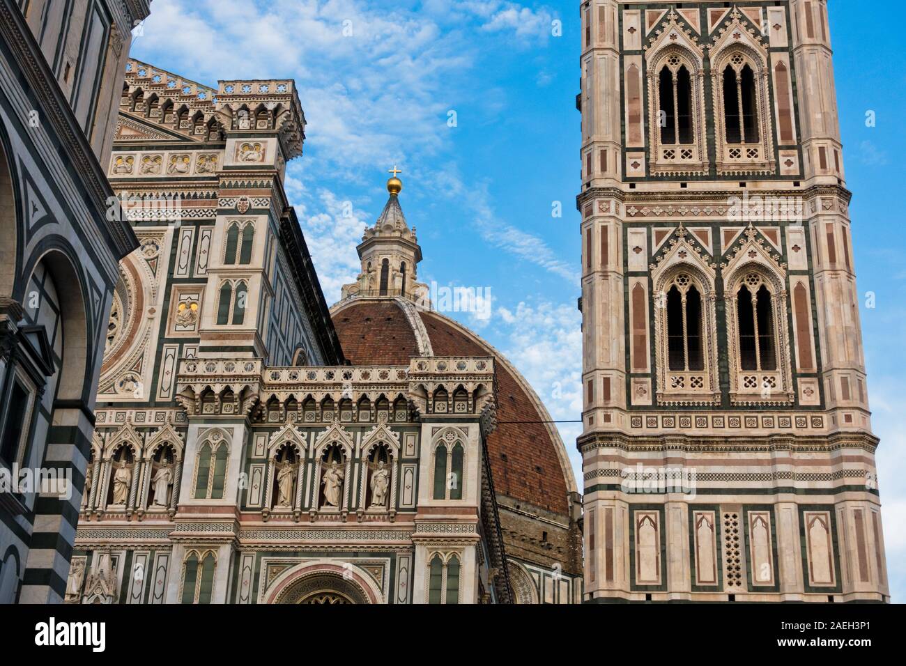 Externe Details der Glockenturm und der Kathedrale von Santa Maria del Fiore in Florenz, Toskana, Italien Stockfoto