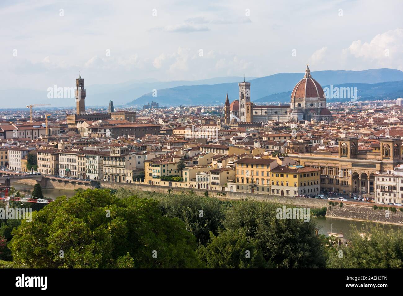 Panoramablick auf Florenz mit dem Palazzo Vecchio, die Santa Maria del Fiore Kathedrale und anderen Sehenswürdigkeiten, Toskana, Italien Stockfoto