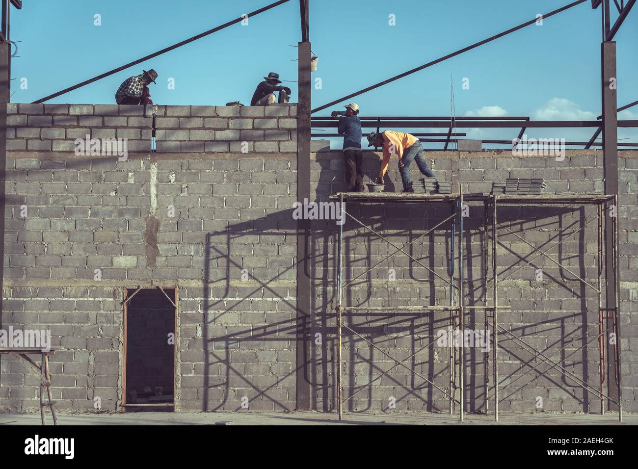 Bauarbeiter arbeiten in der Baustelle Stockfoto
