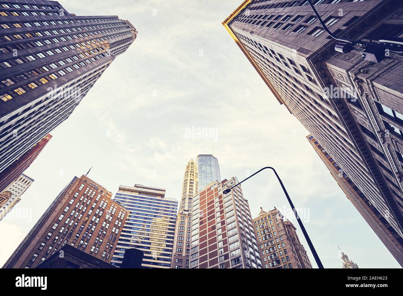 Blick auf Chicago Wolkenkratzer, Farbe Tonen angewendet, USA. Stockfoto
