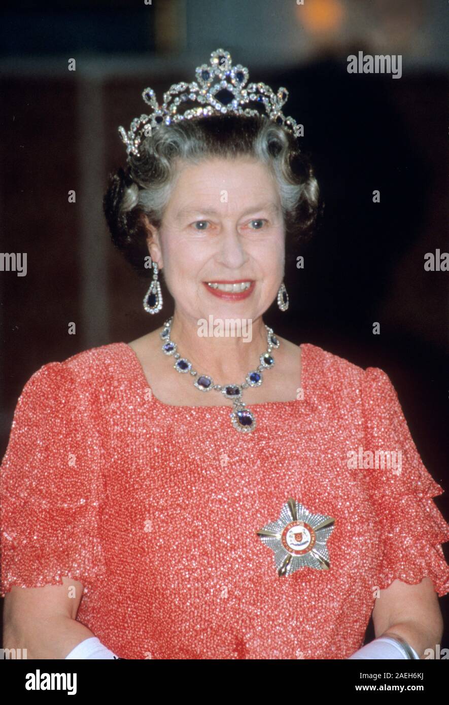 Königin Elizabeth II. an Bord HMY Britannia während ihrer königlichen Besuch in Singapur im Jahr 1989. Stockfoto