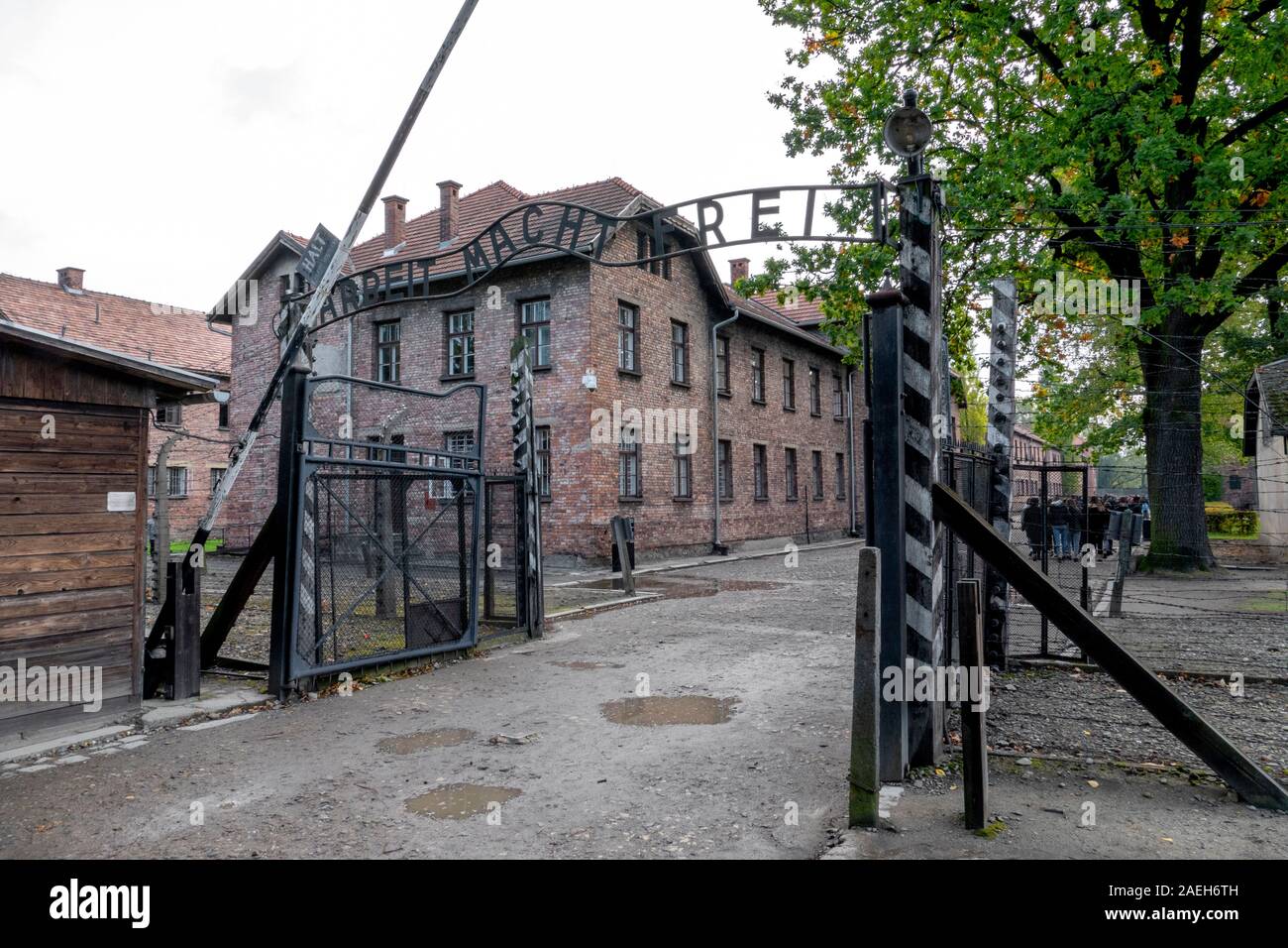 Arbeit macht frei - ein Deutscher Satz "Arbeit macht frei". Das Zeichen steht am Eingang des KZ Auschwitz I Polen - Konzentra Stockfoto