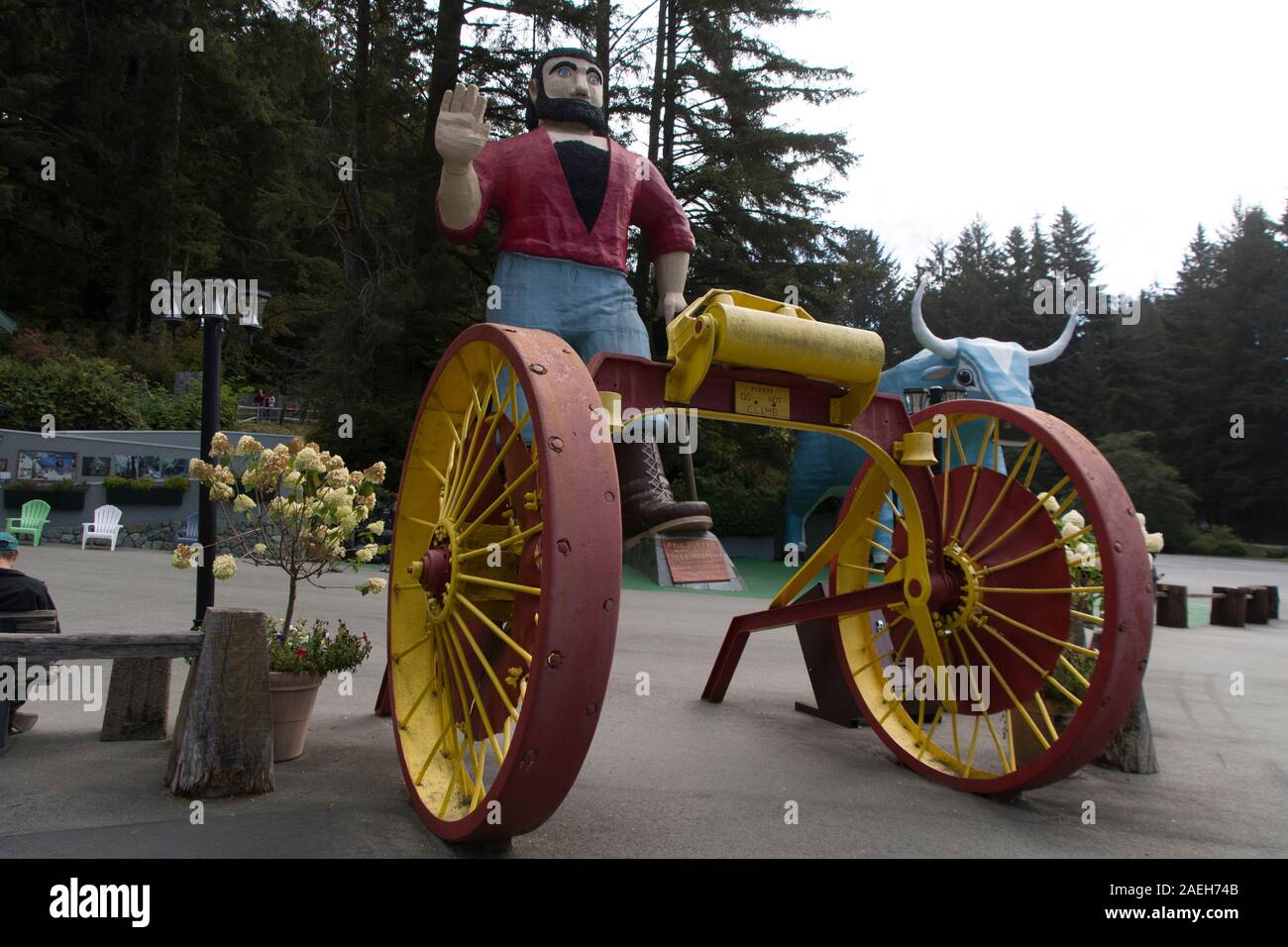 Paul Bunyan und Baby blau Statuen an den Bäumen des Geheimnisses, der klamath Kalifornien Stockfoto