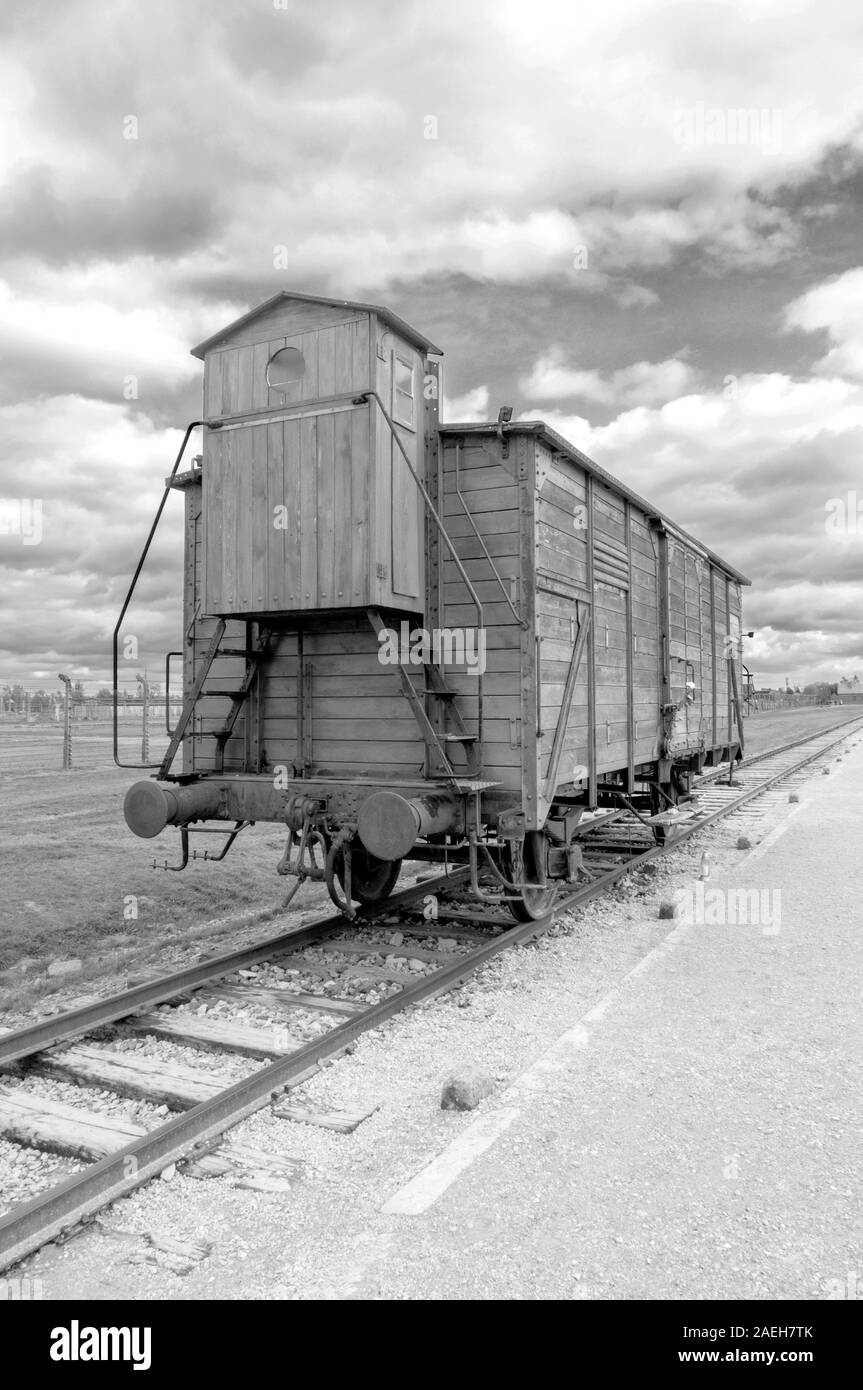 Auschwitz II-Birkenau. Ein Güterwagen verwendet Deportierten auf der Bahnstrecke in Auschwitz II-Birkenau Tod zu transportieren. Gebäude begann im Oktober 1 Stockfoto