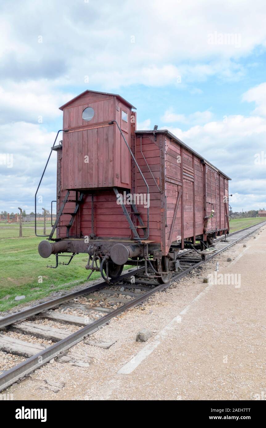 Auschwitz II-Birkenau. Ein Güterwagen verwendet Deportierten auf der Bahnstrecke in Auschwitz II-Birkenau Tod zu transportieren. Gebäude begann im Oktober 1 Stockfoto