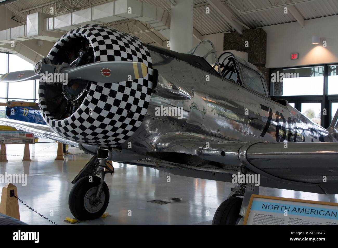 North American SNJ-4 Texan im Evergreen Aviation and Space Museum in McMinnville, Oregon Stockfoto