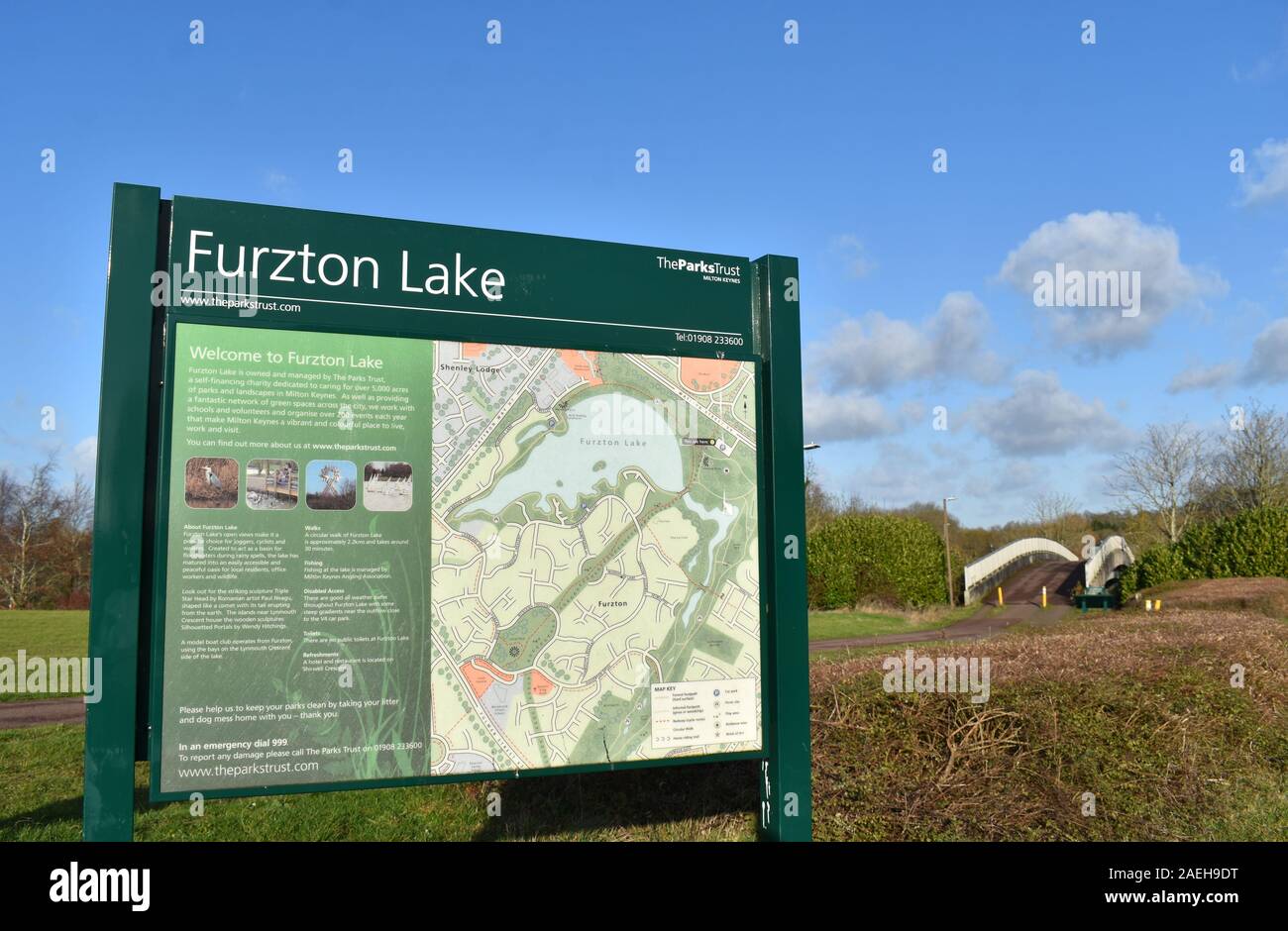 Furzton Lake, mit Karte. Stockfoto