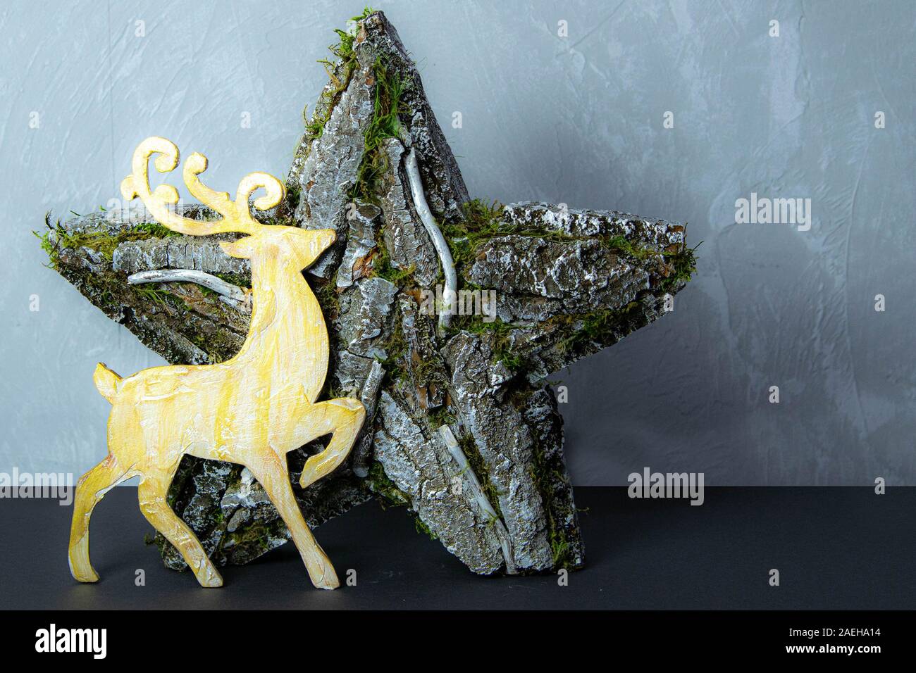 Star aus Rinde mit Rehen Stockfoto