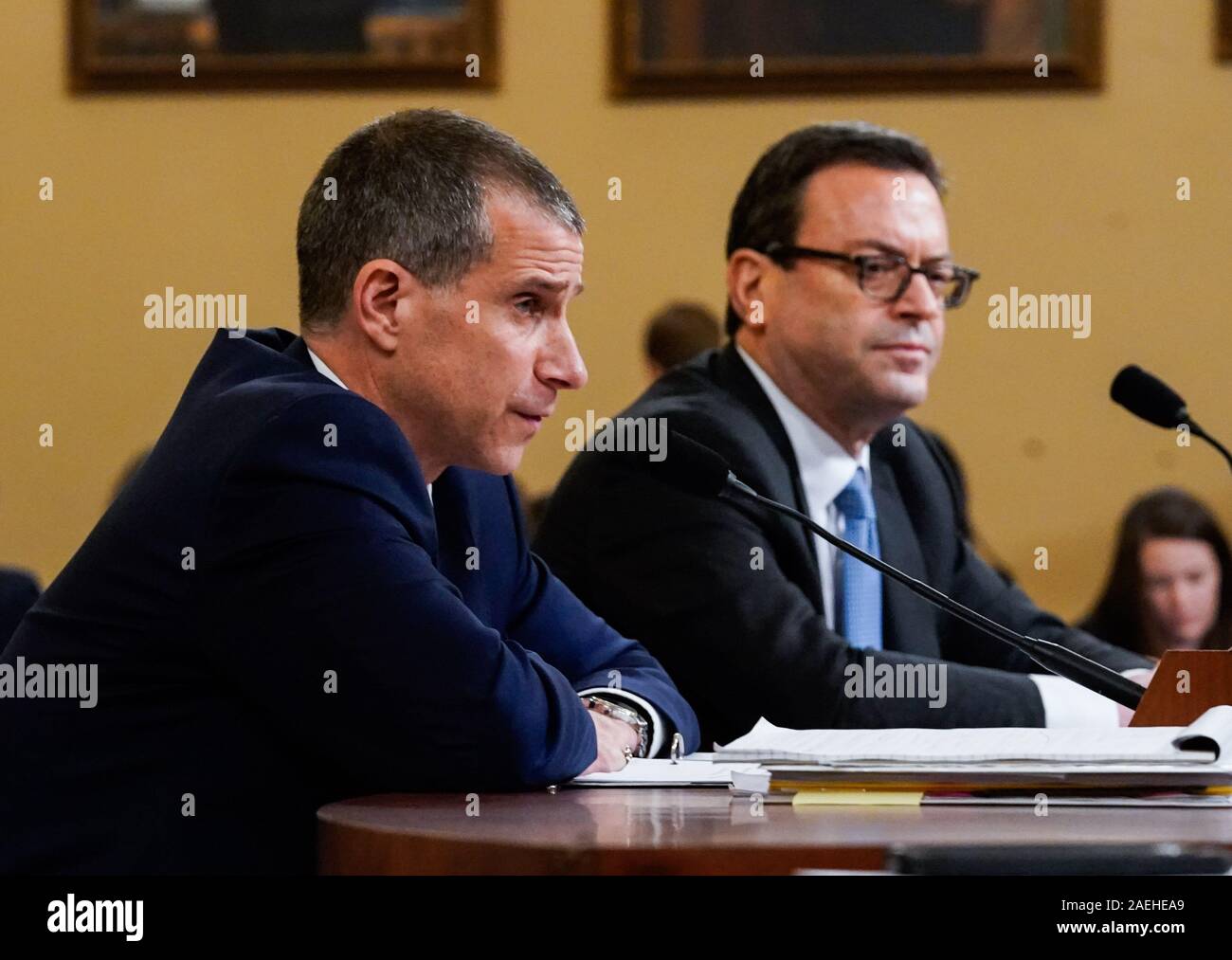 Washington, United States. 09 Dez, 2019. Stephen Castor (L), Minderheit raten, und Barry Berke, Mehrheit Counsel, bezeugen, während ein Haus Schiedsausschuss amtsenthebungsverfahren Anhörung in Präsident Donald Trump, auf dem Capitol Hill in Washington, DC am Montag, 9. Dezember 2019. Foto von Kevin Dietsch/UPi Quelle: UPI/Alamy leben Nachrichten Stockfoto