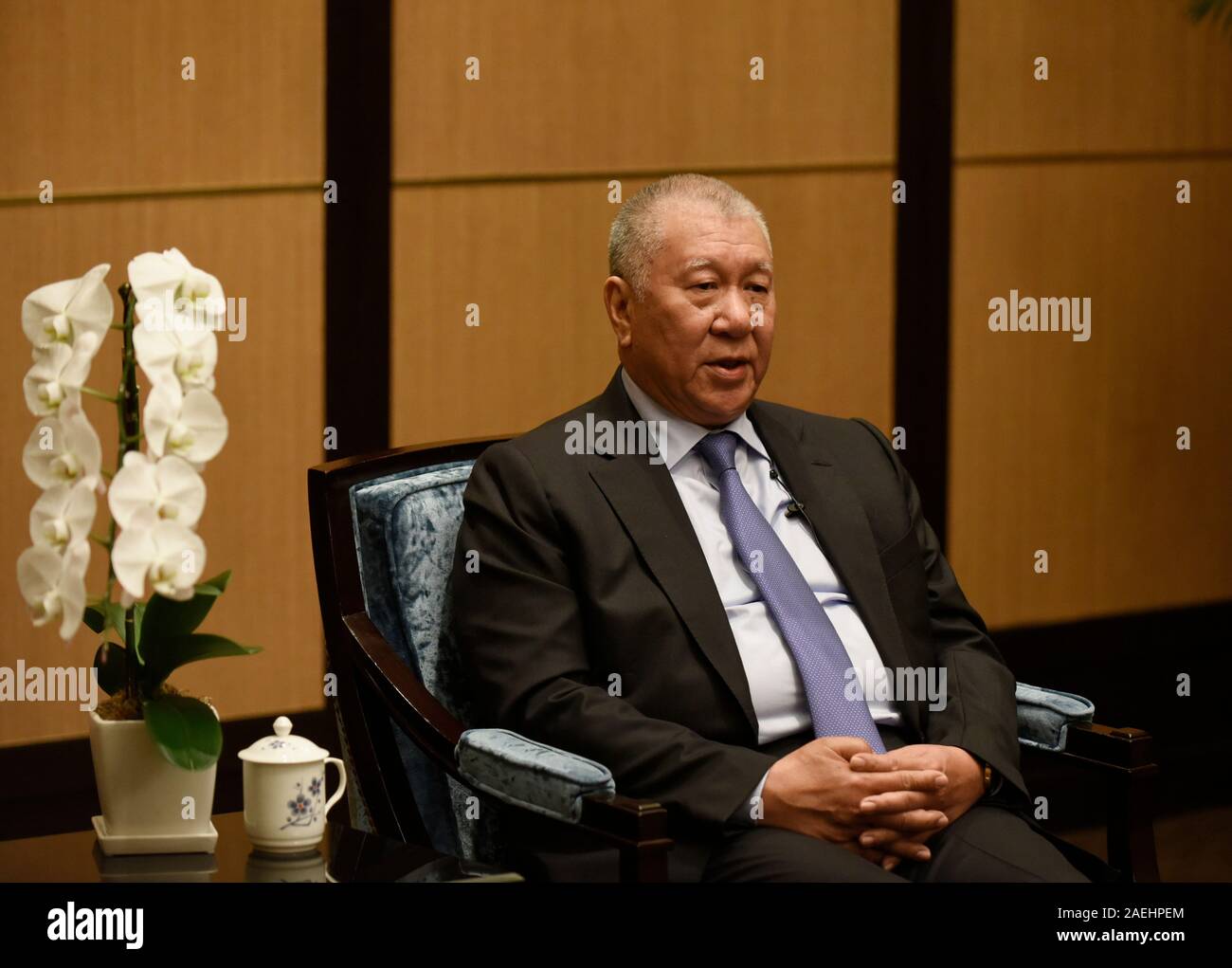 Macao. 9 Dez, 2019. Ho Hau Wah, stellvertretender Vorsitzender des Nationalen Ausschusses der Chinese People's Political Consultative Conference (Cppcc) und der erste Chief Executive der Sonderverwaltungsregion Macau (SAR), spricht in einem Interview in Macau, South China. Zu 'Interview: 'Wenn die Heimat ist gut, Macau wird besser werden': Stellvertretender Vorsitzender des Nationalen Ausschusses der PKKCV Ho Hau Wah' Credit: Xu Liang/Xinhua/Alamy leben Nachrichten Stockfoto