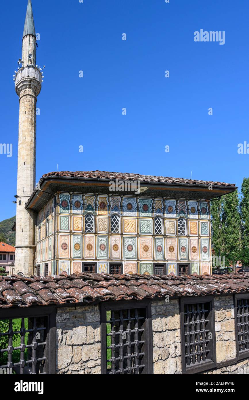 Die Šarena Moschee oder dekoriert/bemalte Moschee ursprünglich im Jahre 1438 erbaut - und im Jahre 1833 erbaut, im Zentrum von Tetovo in Mazedonien. Stockfoto