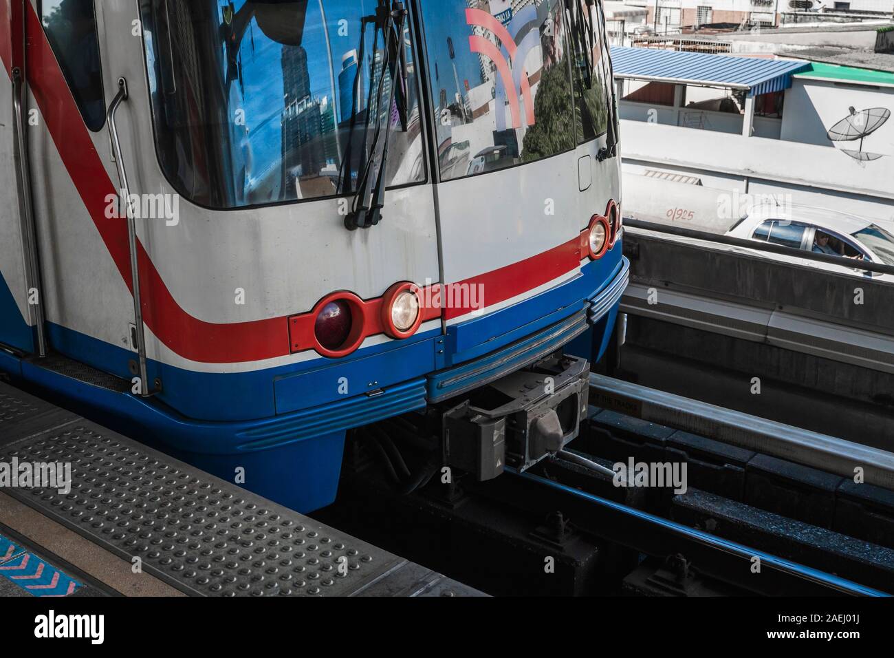 THAILAND, Bangkok - Januar 20, 2019: BTS Skytrain in Bangkok auf einer Station. Stockfoto