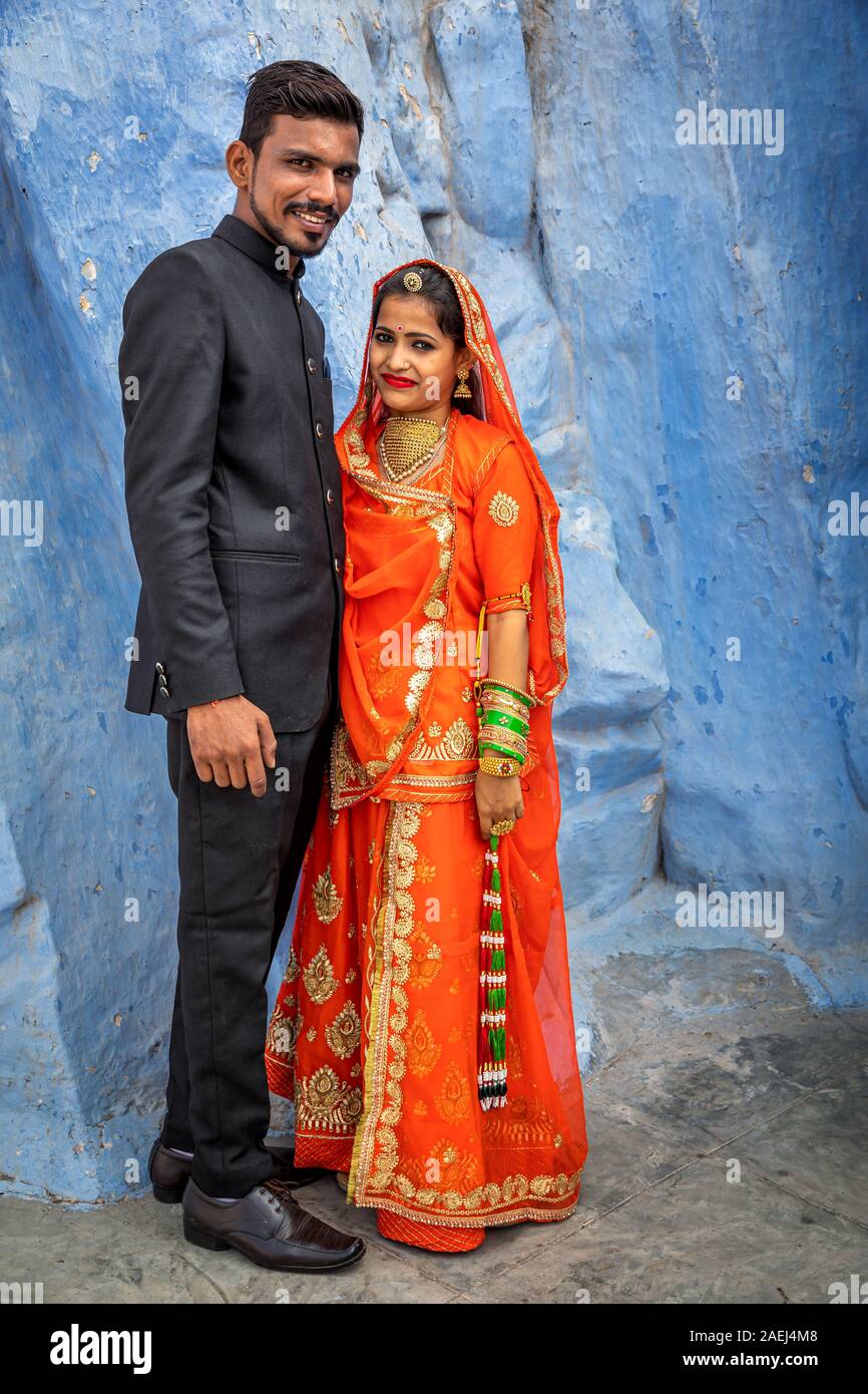 Ein indisches Paar im Hochzeitskleid, Jodhpur, Rajasthan, Indien Stockfoto