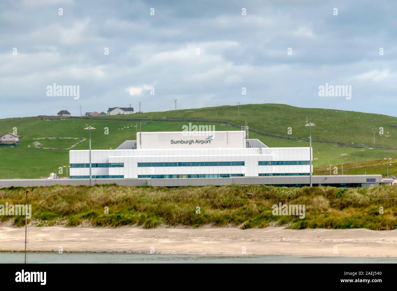 Sumburgh Flughafen im Süden der Shetland Inseln Festland, über West Voe Strand gesehen. Stockfoto