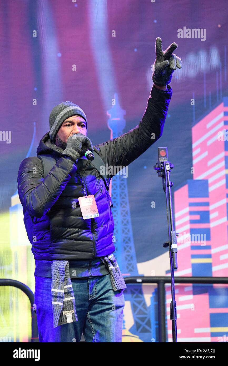 New York City Public Advocate Jumaane Williams nimmt der Welt Big Sleep Out am Times Square in New York City. Stockfoto