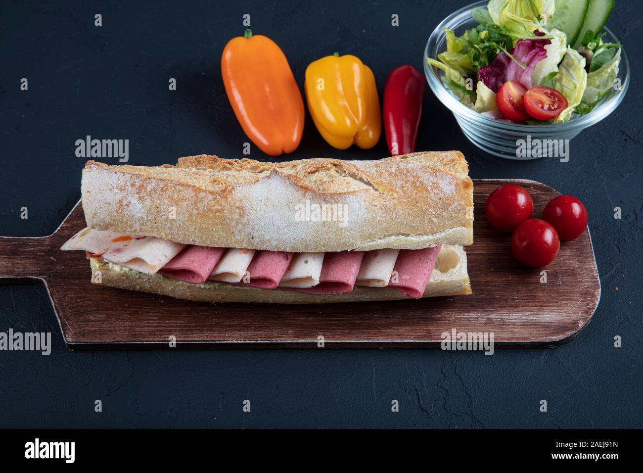 Nahaufnahme einer Club Sandwich. Salami und Käse Sandwich. Stockfoto