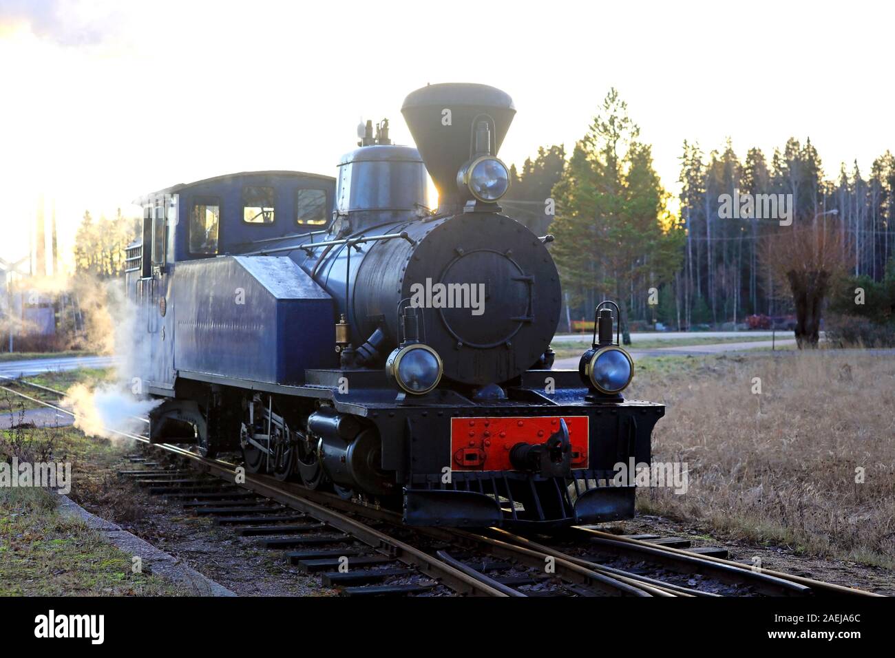 Finnland hergestellt Dampflok HKR 5 Sohvi ist am anderen Ende des Zuges auf Jokioinen Museum Bahnhof, Finnland verschoben wird. Dec 8, 2019. Stockfoto