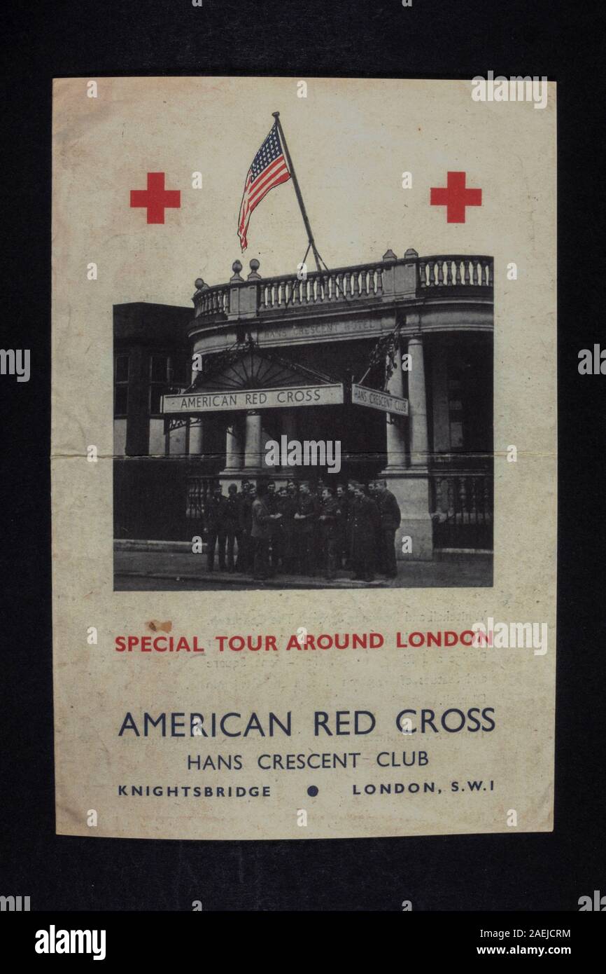 Amerikanische Broschüre des Roten Kreuzes "Special Tour Around London", ein Stück Replikat-Erinnerungsstücke aus dem zweiten Weltkrieg in Bezug auf Amerikaner ("Yanks") in Großbritannien. Stockfoto