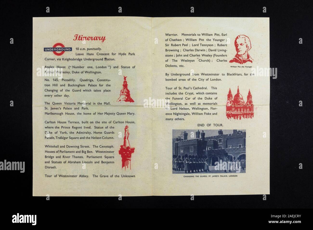Amerikanische Broschüre des Roten Kreuzes "Special Tour Around London", ein Stück Replikat-Erinnerungsstücke aus dem zweiten Weltkrieg in Bezug auf Amerikaner ("Yanks") in Großbritannien. Stockfoto