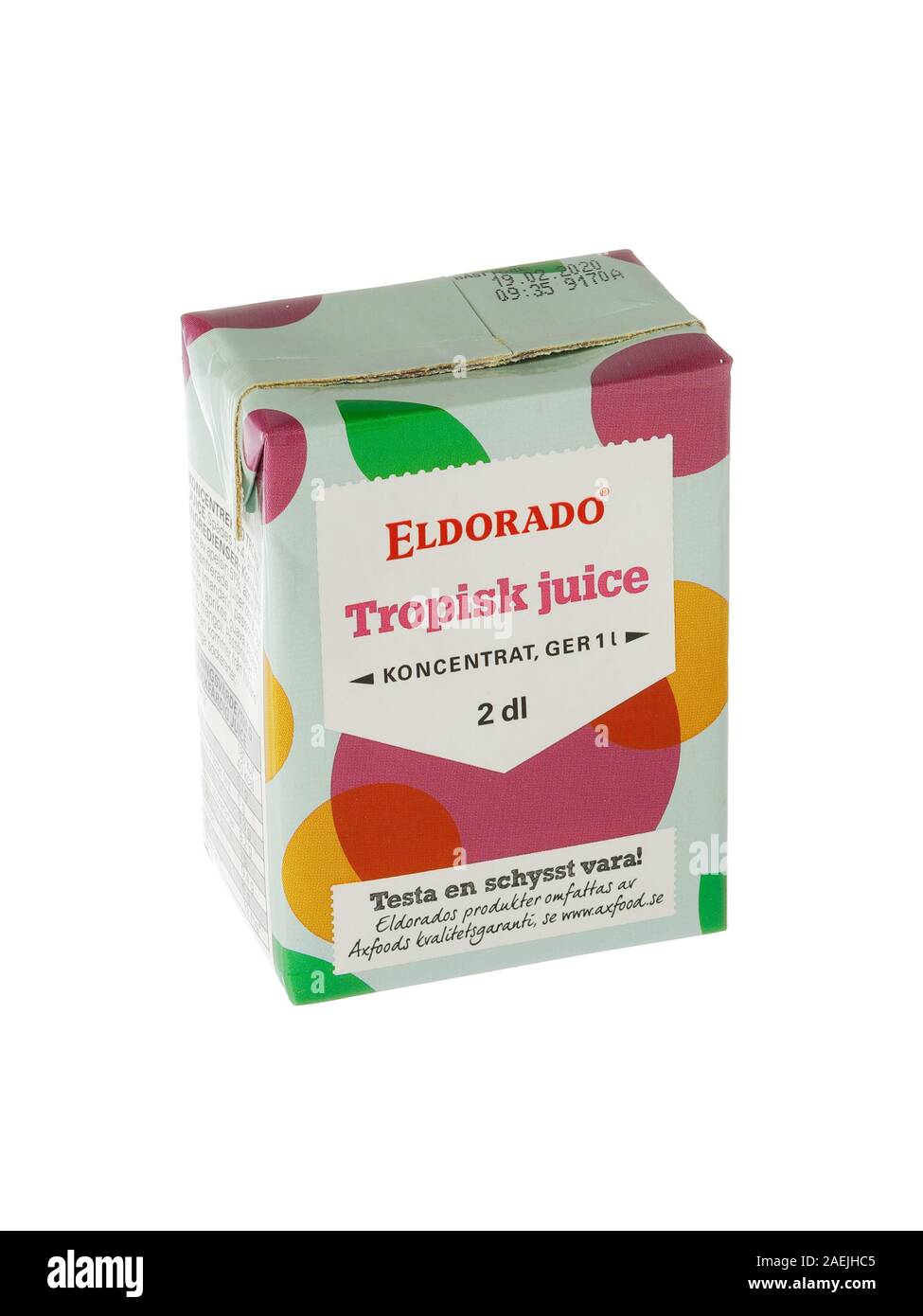 Stockholm, Schweden - Dezember 2, 2019: ein Paket von 2 dl von Konzentriertem tropischen Saft mit der Marke Axfood Eldorado isoliert auf weißem Hintergrund. Stockfoto