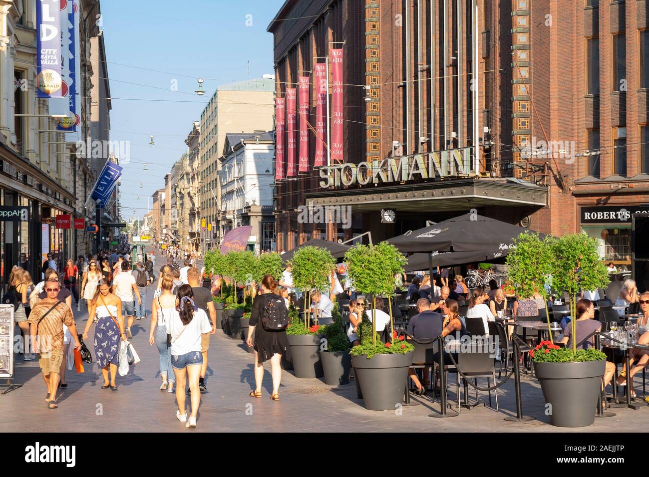 Coffee Shop und das Kaufhaus Stockmann in Aleksanterinkatu Straße, Helsinki, Skandinavien, Finnland, Europa Stockfoto