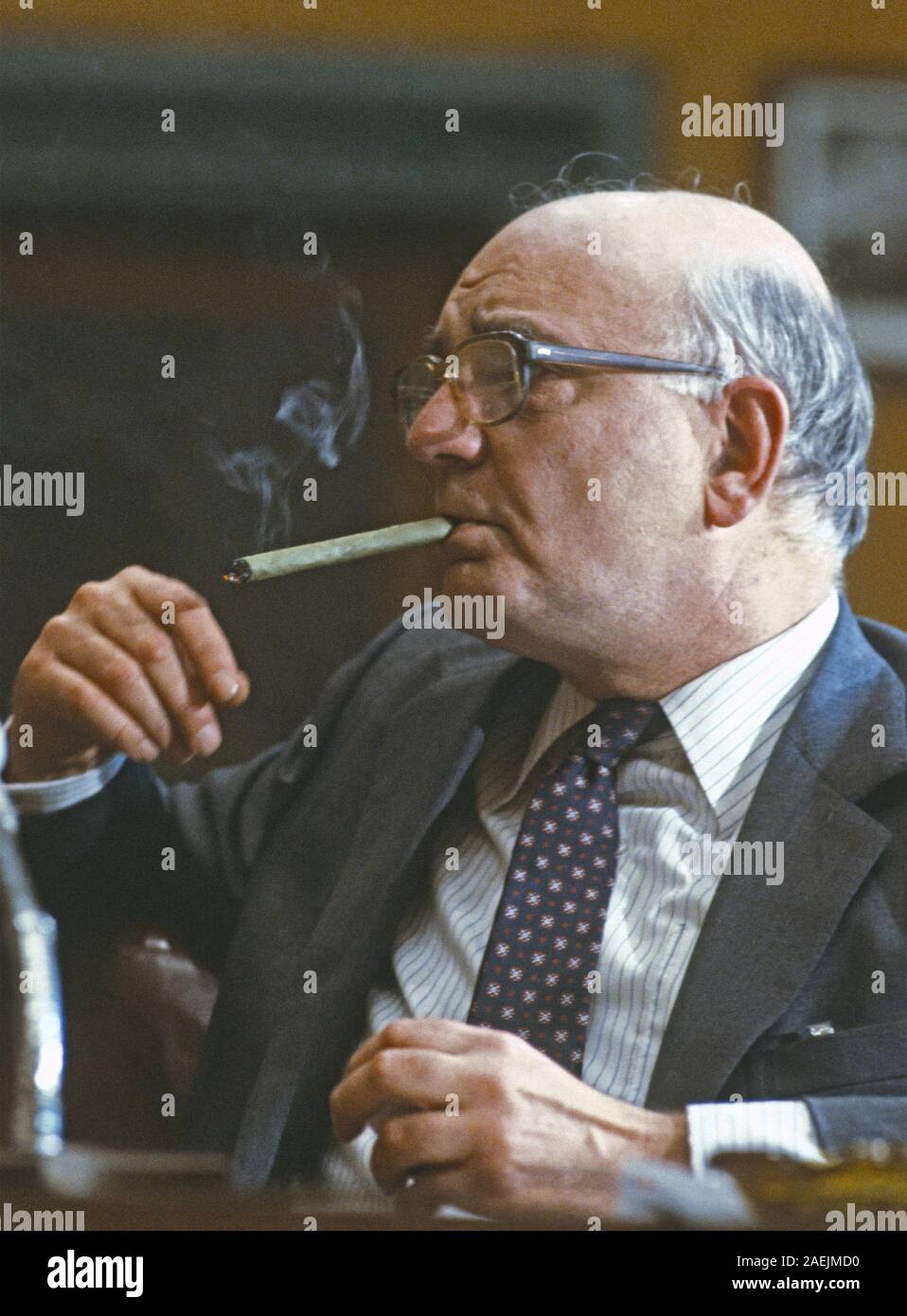 Juli 7, 2018 - Washington, District of Columbia, Vereinigte Staaten von Amerika - Vorsitzender der Federal Reserve Paul A. Volcker bezeugt vor ein US-Senatsausschuss auf dem Capitol Hill in Washington DC am 8. Februar 1984. (Bild: © arnie Sachs/CNP über ZUMA Draht) Stockfoto