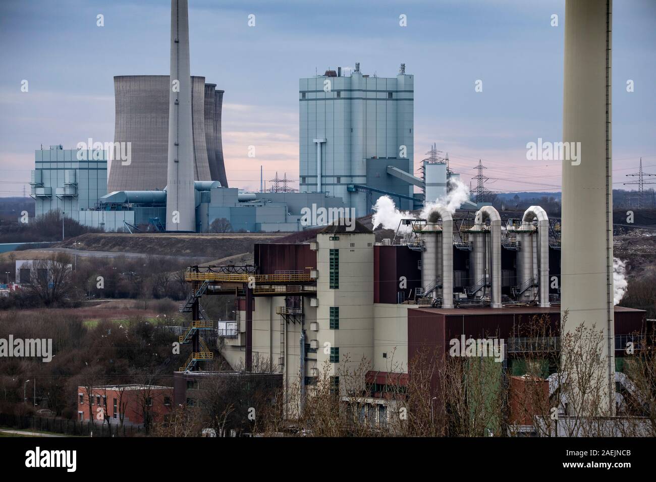 Hamm, vor der Müllverbrennungsanlage, hinter der RWE Power AG, mit Kohle befeuerten Kraftwerk Gersteinwerk Stockfoto