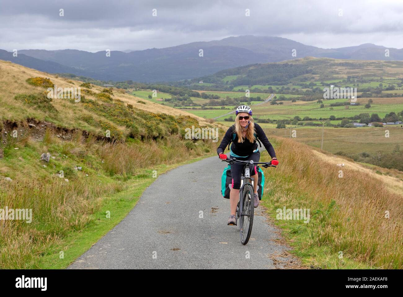 Radfahren in der Nähe von Dolgellau auf der Lon Las Cymru Bike route Stockfoto
