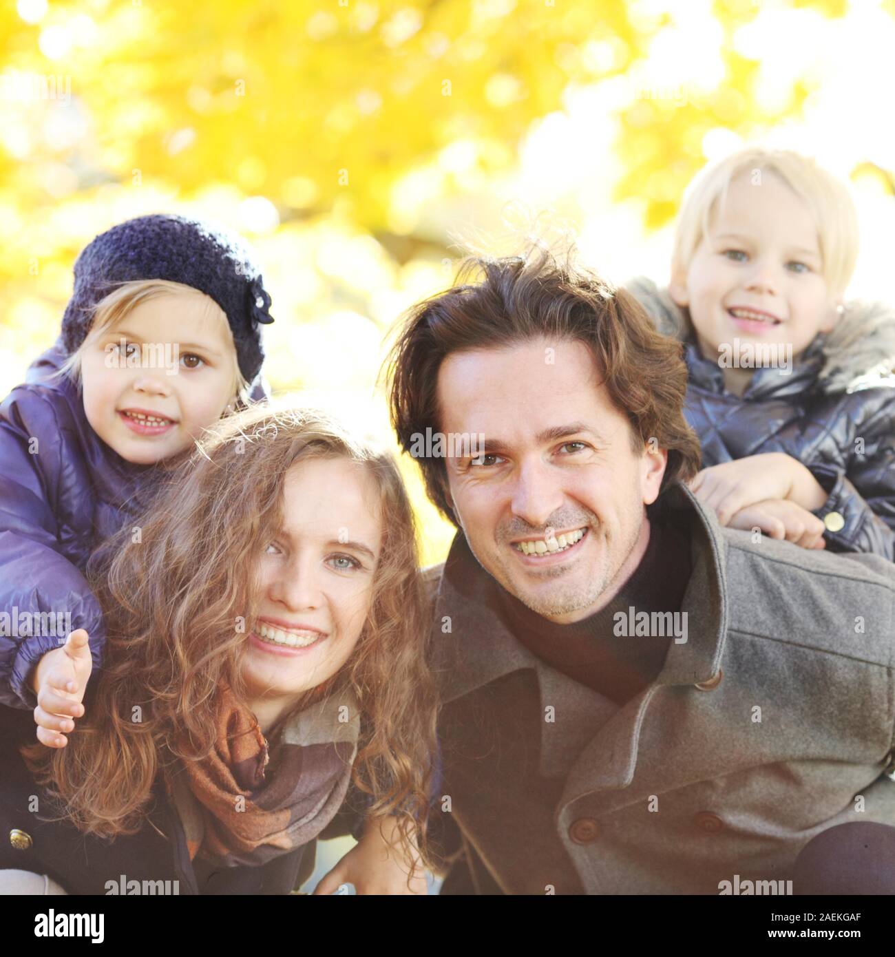 Familie, Eltern mit zwei Kindern Stockfoto