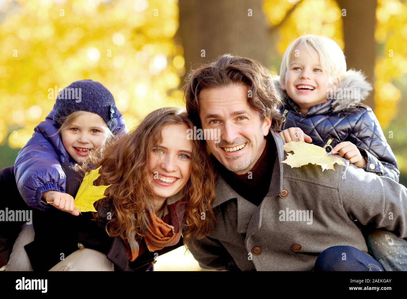 Familie, Eltern mit zwei Kindern Stockfoto