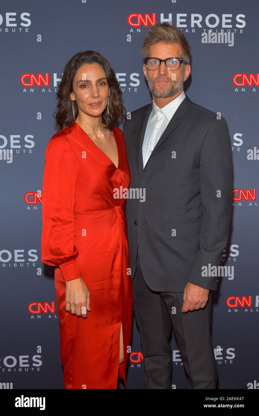NEW YORK, NY - 08 Dezember: Annie Parisse und Paul Funken die 13. jährliche CNN Helden im Amerikanischen Museum für Naturgeschichte teilnehmen am 08. Dezember Stockfoto