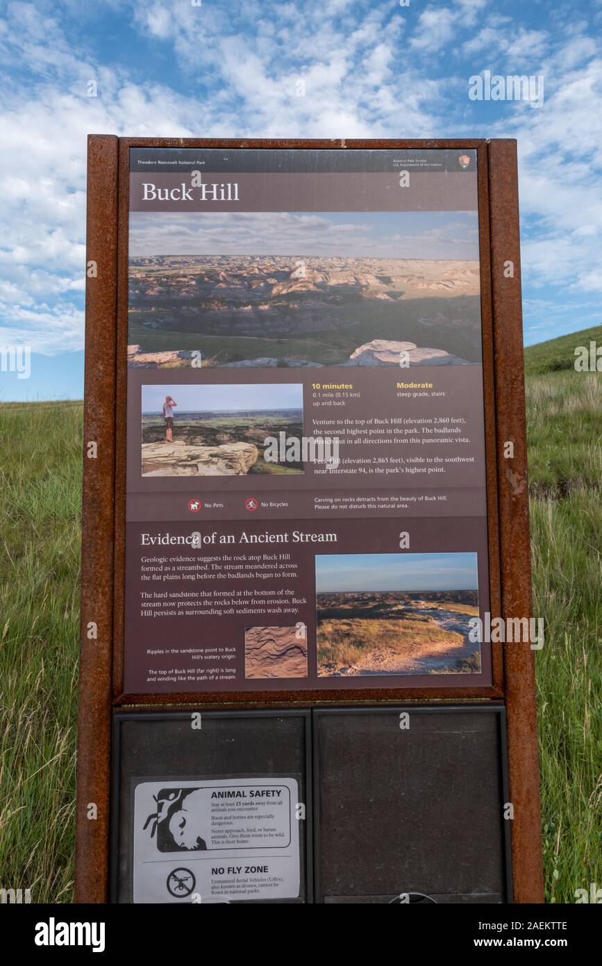 Buck Hill Trail Anmelden Theodore Roosevelt Nationalpark bietet  Informationen für Besucher Stockfotografie - Alamy
