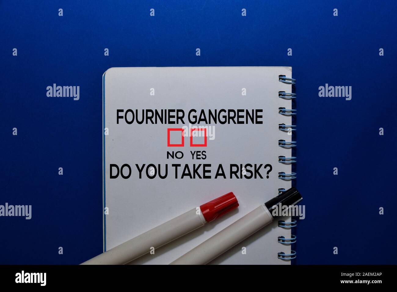 Fournier Gangrän, gibt es da ein Risiko? Ja oder Nein auf Büro Hintergrund Stockfoto