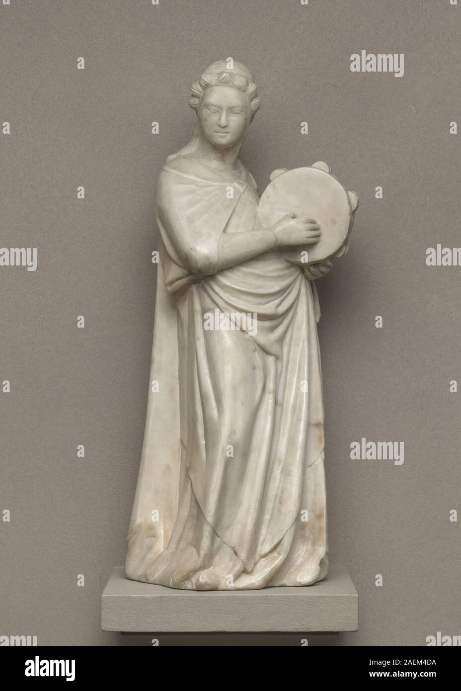 Möglicherweise Pisaner des 14. Jahrhunderts, Engel mit Tamburin, c 1360 Engel mit Tamburin; circa 1360 Datum Stockfoto
