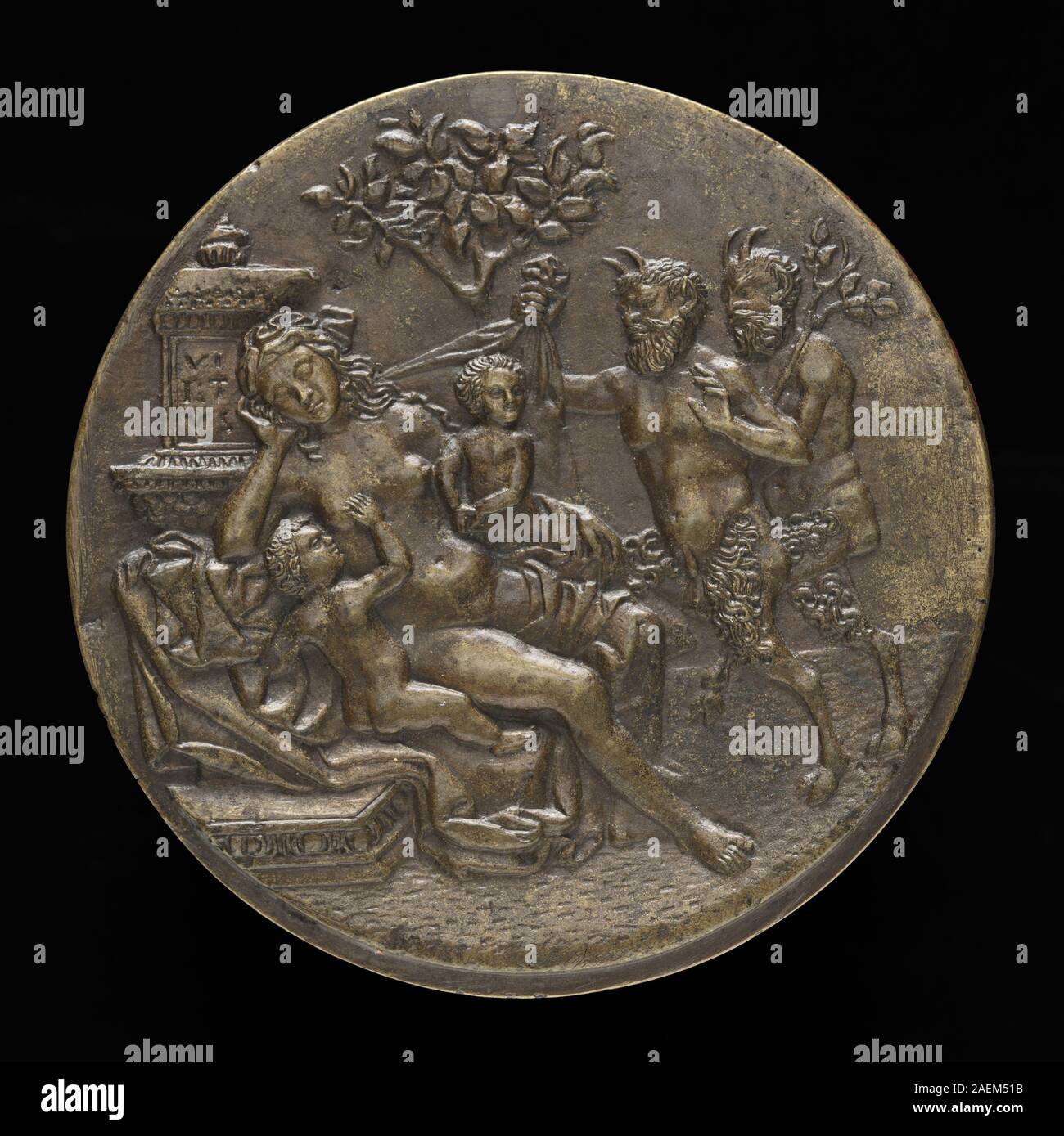 Schlafende Nymphe und zwei Satyren von Pseudo Antonio da Brescia, 1505 oder später, mit mythologischen Figuren, liegender Haltung, natürlicher Umgebung, klassischer Einfluss und künstlerische Komposition. Stockfoto