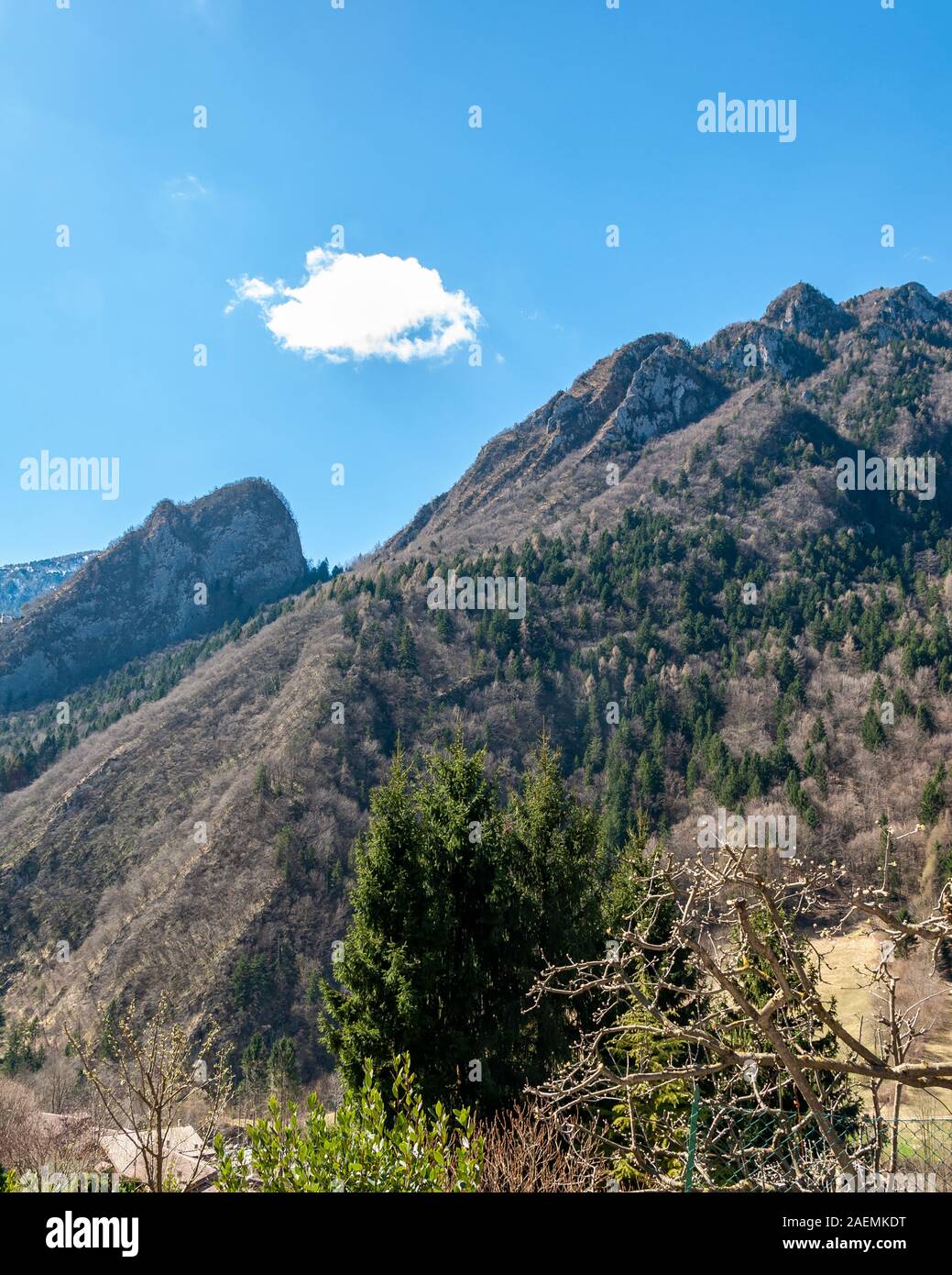 Blick auf die Berge von Bagolino, einem Dorf, das bekannt ist für "bagoss Käse, ein Reiseziel für die Berge und den See. Stockfoto
