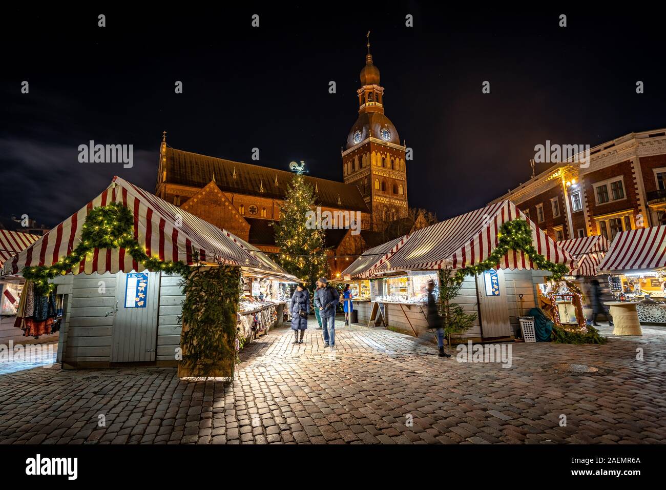 Riga, Lettland - Weihnachtsmarkt in der Altstadt Stockfoto