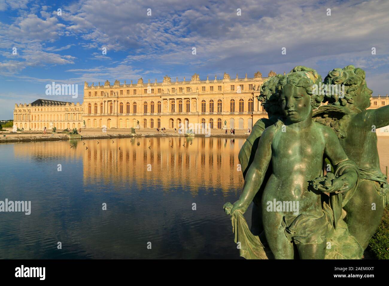 Statuen im Garten rund um das Chateau de Versailles, Frankreich. Stockfoto