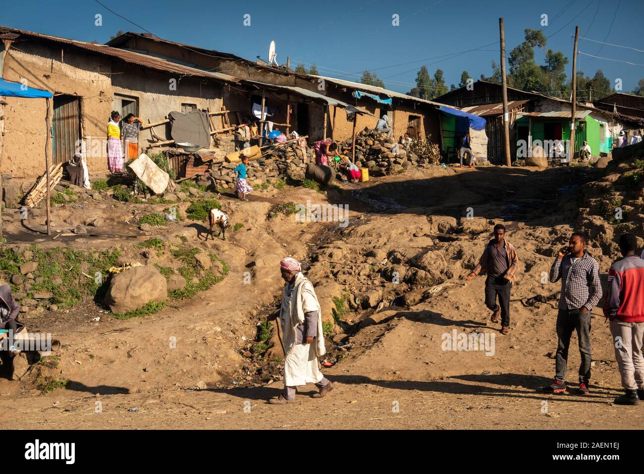 Äthiopien, Amhara-region, Soft-opening, Stadtzentrum, Markt, lokalen Häuser und Ungemacht Schlamm Straße Stockfoto