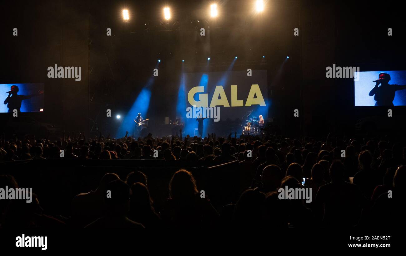Gala Durchführung Novemnber Leben fest in Santander mit Sophie Alloway Stockfoto
